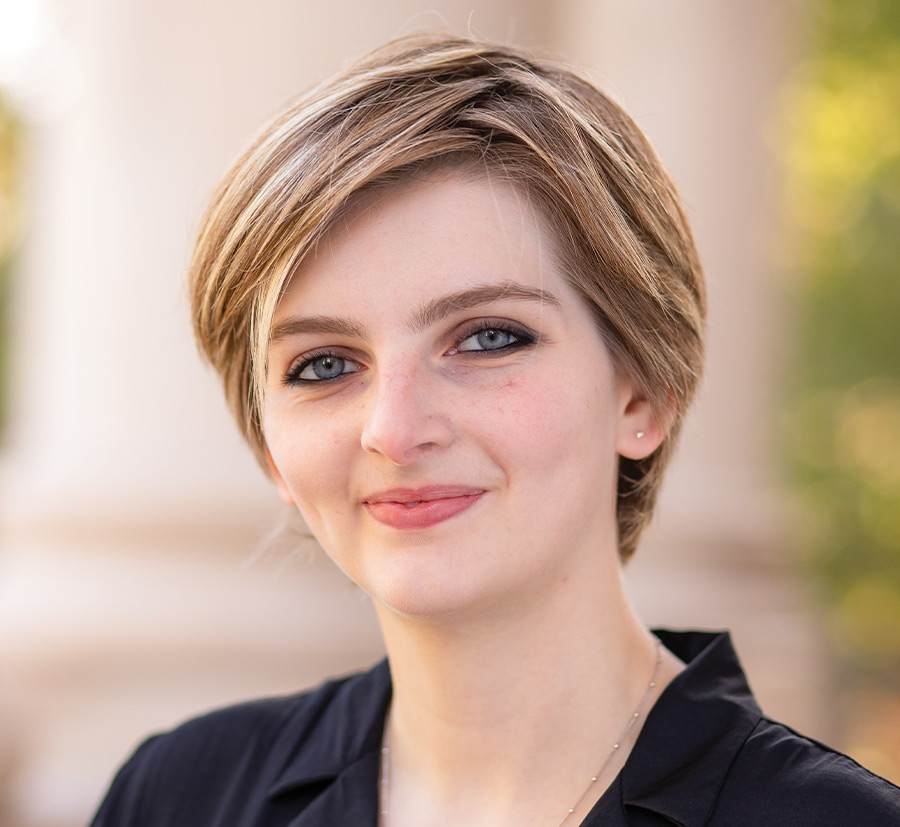 Faith Bates headshot