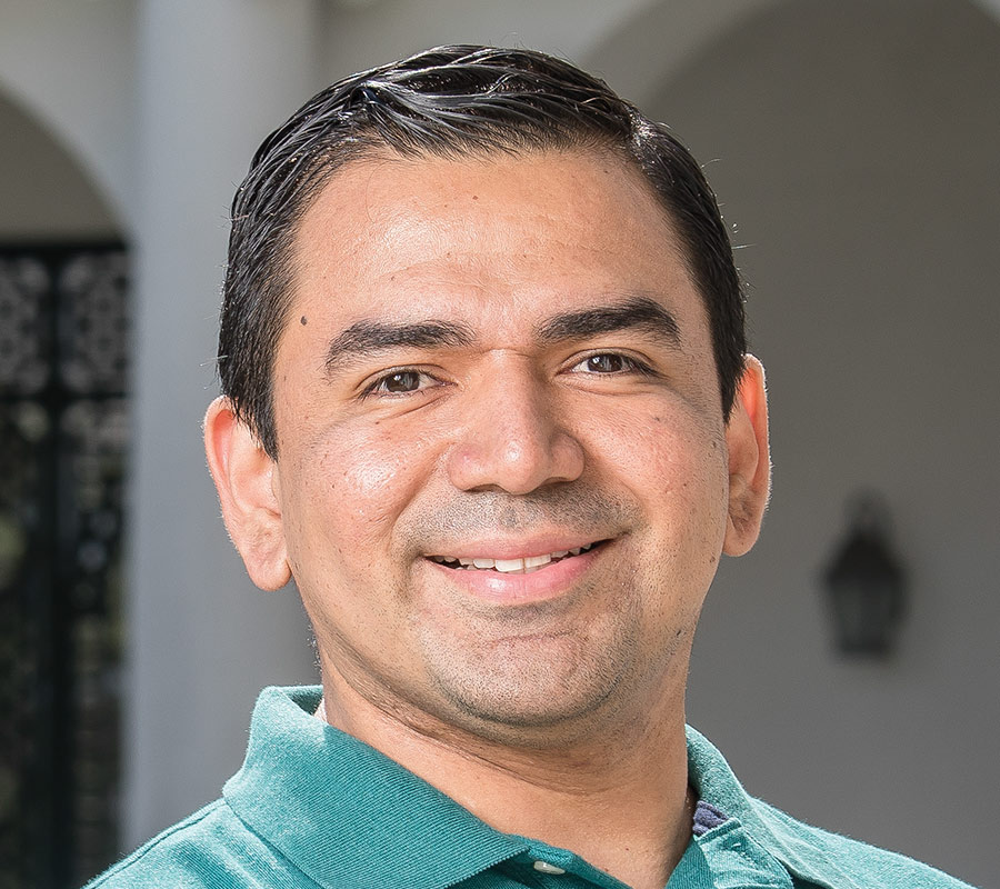 Angello Villarreal headshot