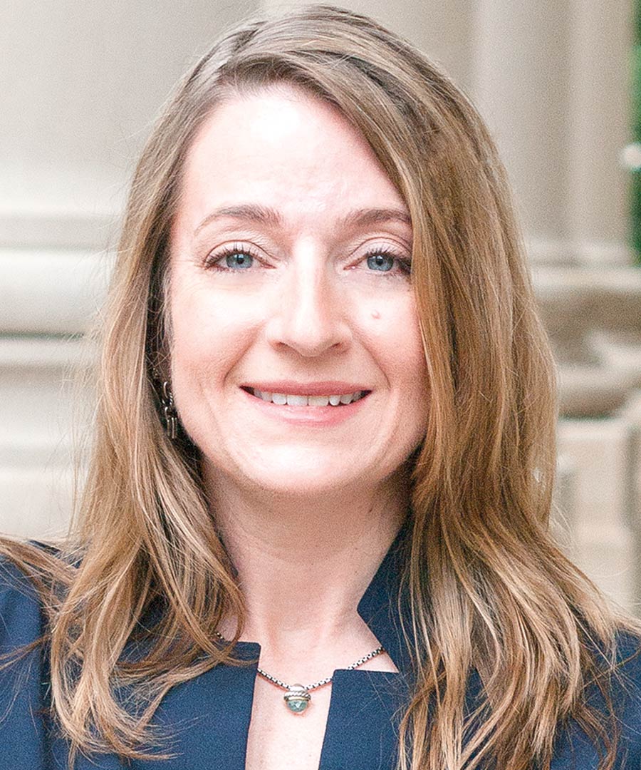 Lisa Dinella headshot