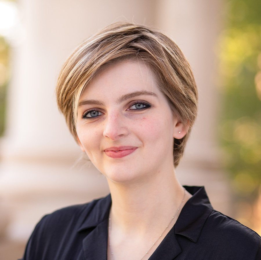 Faith Bates headshot